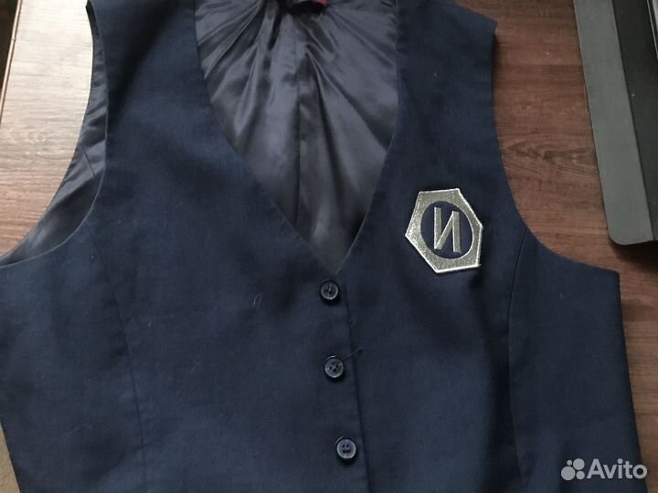 Костюм школьный тройка