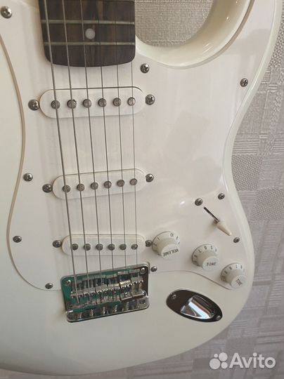 Электро гитара Squier fender strat bullet