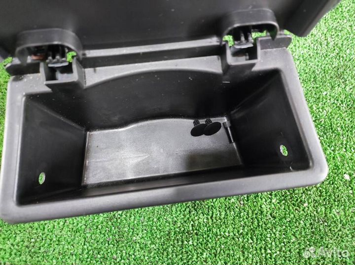 Ящик для мелочи дверной правый Renault Megane 2