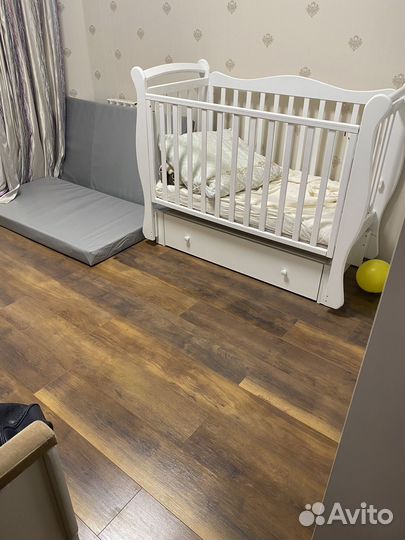 Кроватка детская маятник,б/у,с выдвижным ящиком