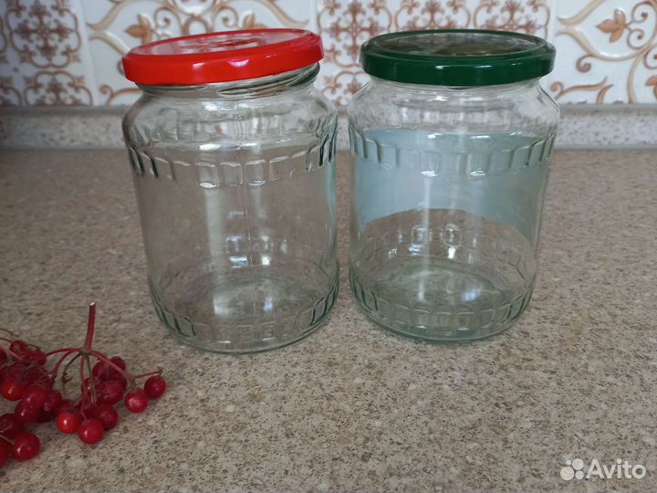 Стеклянные банки с винтовыми крышками