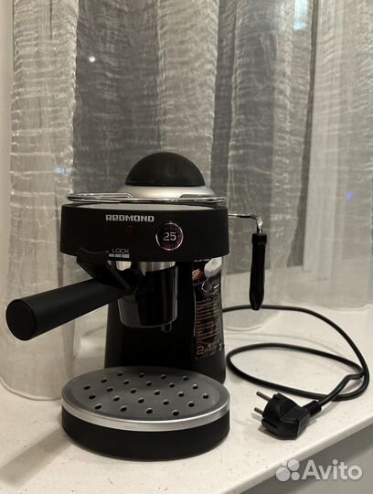 Кофеварка рожковая redmond rcm-1502