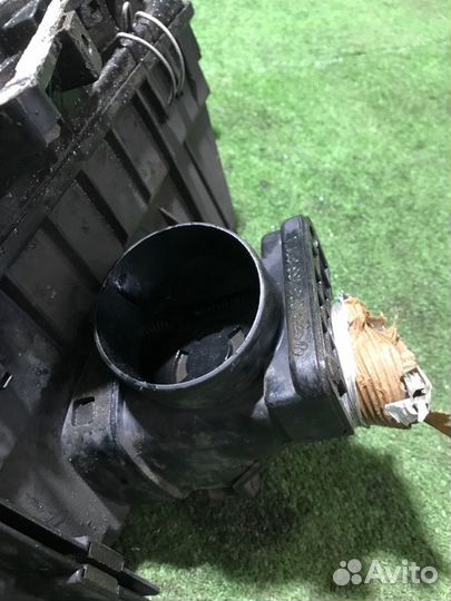 Корпус воздушного фильтра Audi 80 B3 JN 1.8 1990