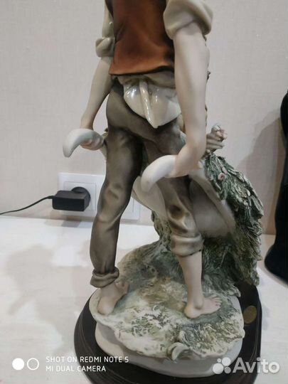 Фарфоровая статуэтка 