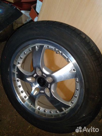 Продам комплект летних шин R17 на японском литье