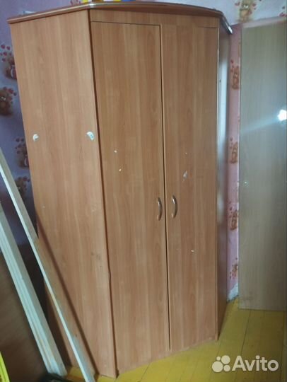 Угловой шкаф