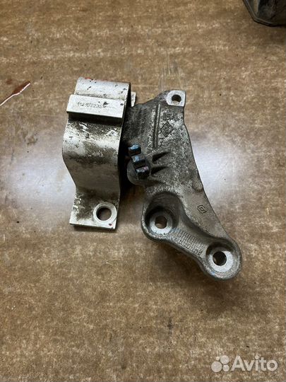 Рено Логан / каптюр подушка двигателя