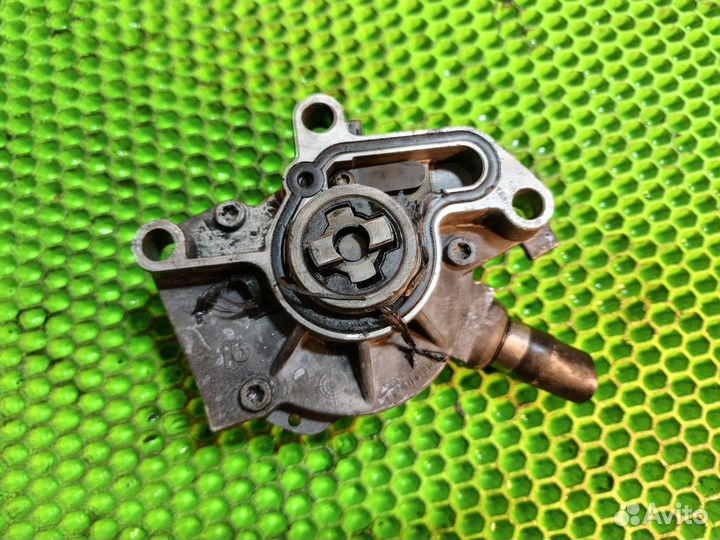 Насос вакуумный Skoda Octavia