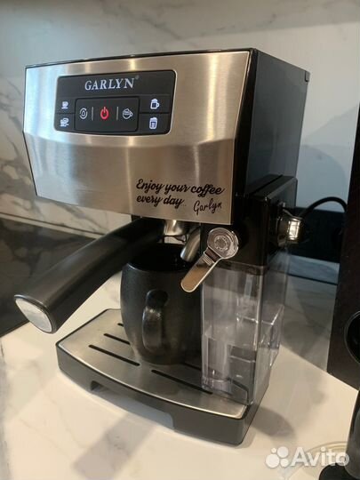 Кофеварка рожковая Garlyn L70