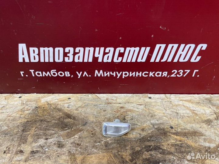 Повторитель поворота правый Renault Logan