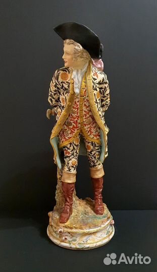 Статуэтка галантного юноши, Франция 19век