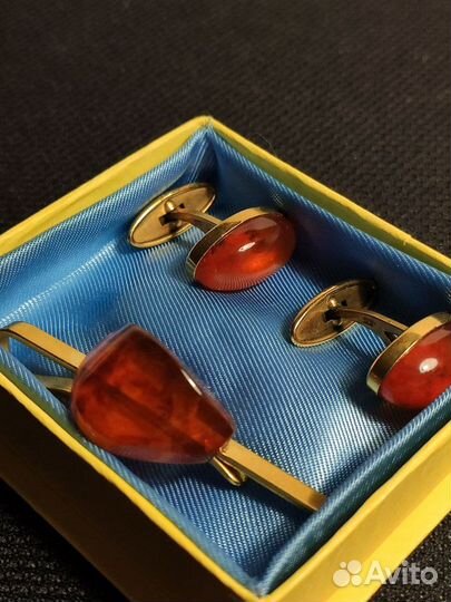 Янтарный комплект - запонки и зажим для галстука