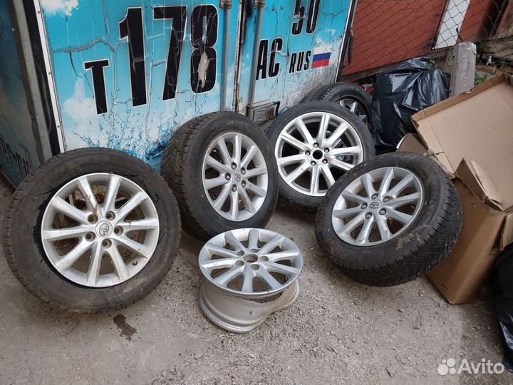 Продам комплект дисков с резиной на таёту камри