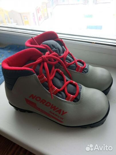 Лыжные ботинки