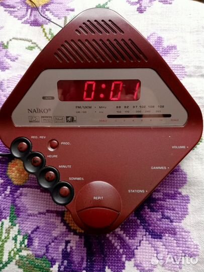 Часы электронные настольные с будильником и радио