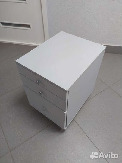 Тумба с бесплатной доставкой в отличном состоянии