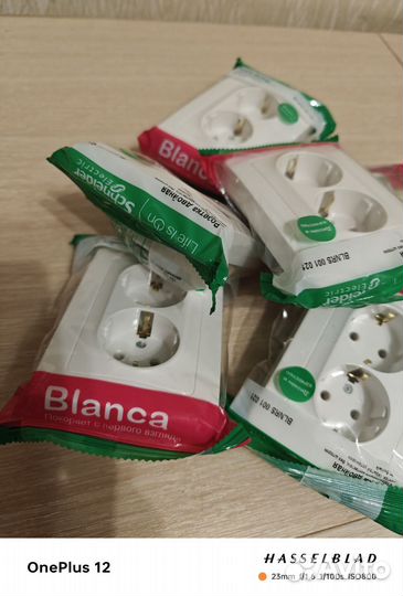 Розетка Schneider Electric blanca