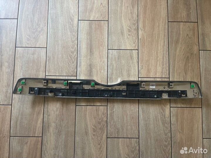 Накладка крышки багажника Toyota Land Cruiser