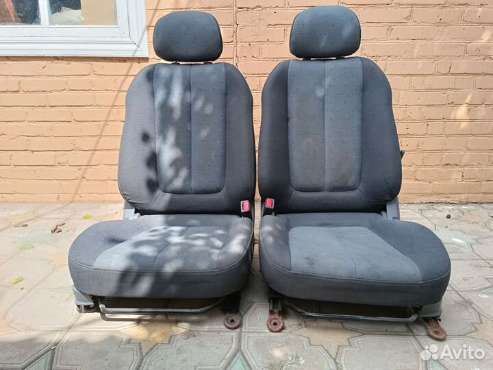 Передние сиденья на hyundai