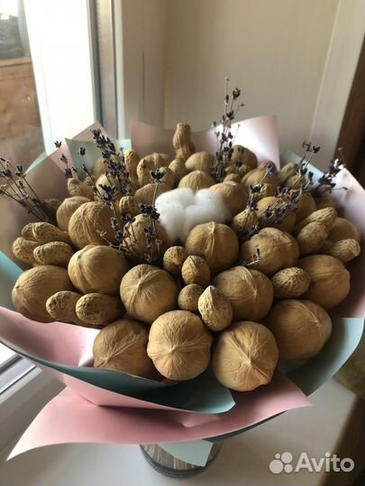 Съедобные букеты из орехов и сухофруктов