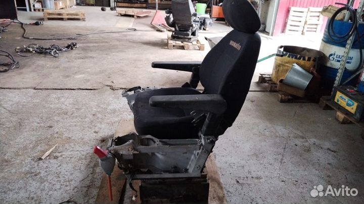 Сиденье оператора экскаватора Komatsu PC300-8