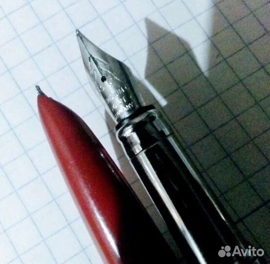 Ручка с золотым пером