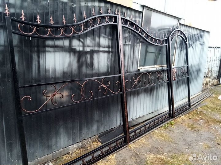 Кованные ворота и калитка