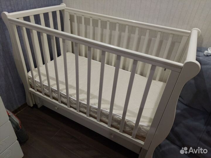 Детская кроватка с продольным маятником+матрас