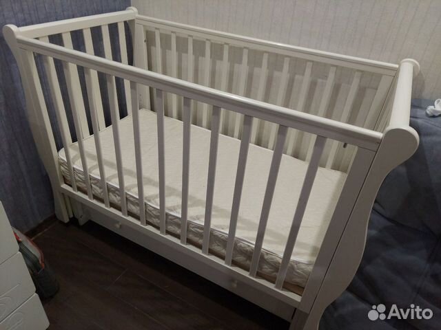 Детская кроватка с продольным маятником+матрас