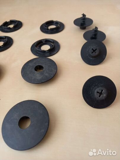 Крепление ковриков VAG