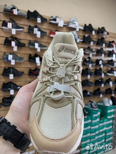 Кроссовки женские asics