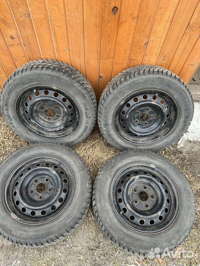 Комплект зимних колес r15 Toyota Voxy noah