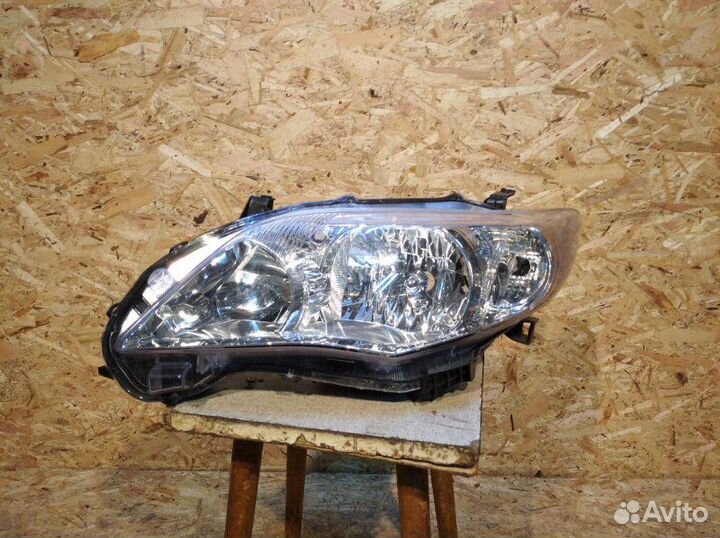 Фара Toyota Corolla E-150 2010