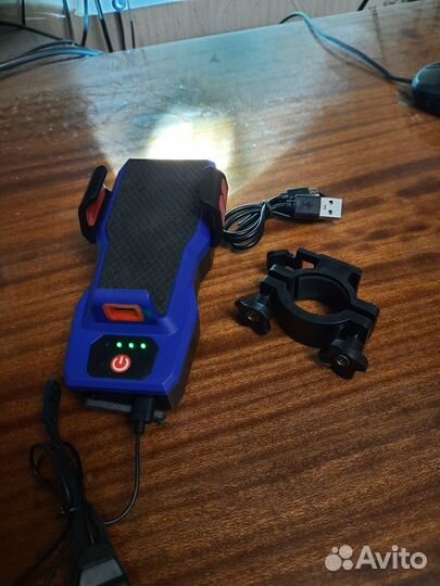 Держатель смартфона с фонарем и сигналом