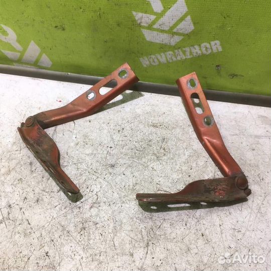 Петля капота левая Сеат Кордоба