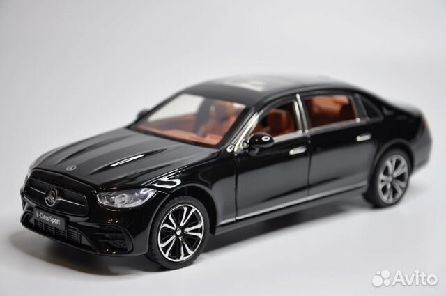 Модель автомобиля Mercedes-Benz E-Class L металл