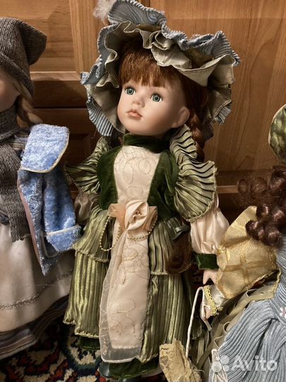 Фарфоровая кукла