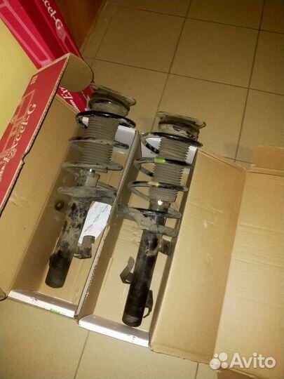 Амортизаторы передние в сборе на Mazda3,Ford focus