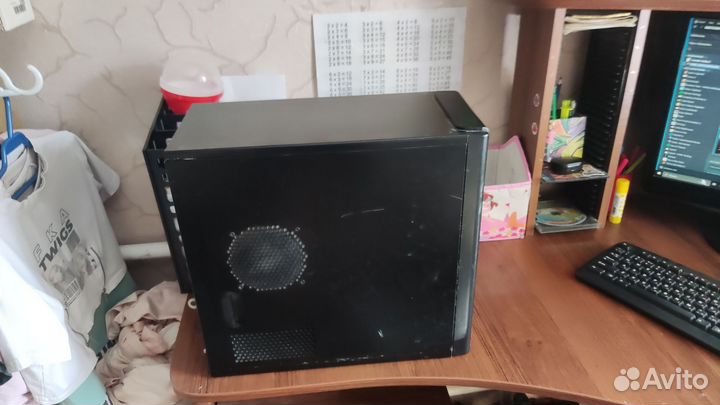 Настольный компьютер с монитором