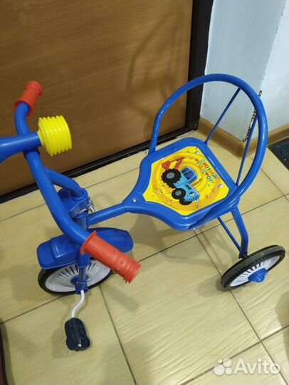 Детский велосипед трёхколёсный