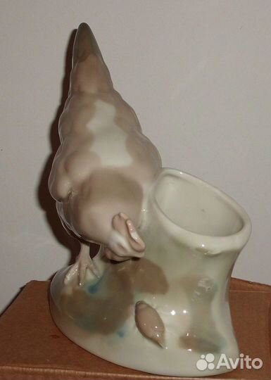 Фарфоровая статуэтка Курица с жуком 20.5 см СССР