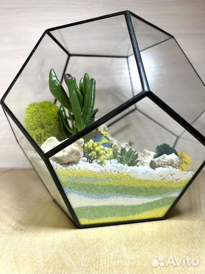 Подарок - композиция с живыми цветами