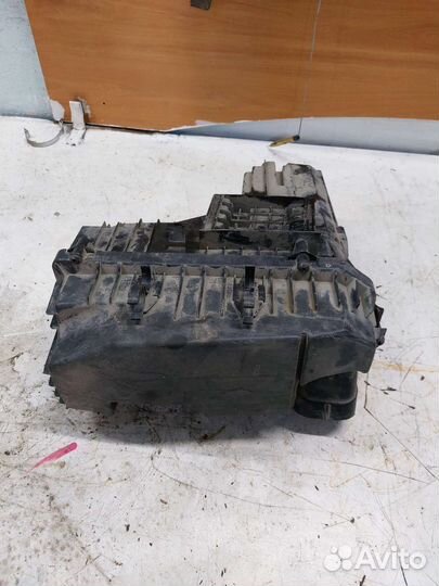 Корпус воздушного фильтра Peugeot 407