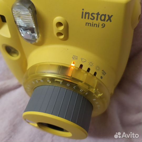 Fujifilm instax mini 9 жёлтого цвета