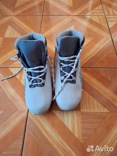 Продам ботинки для беговых лыж женские/детские