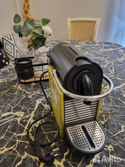 Капсульная кофемашина Delonghi