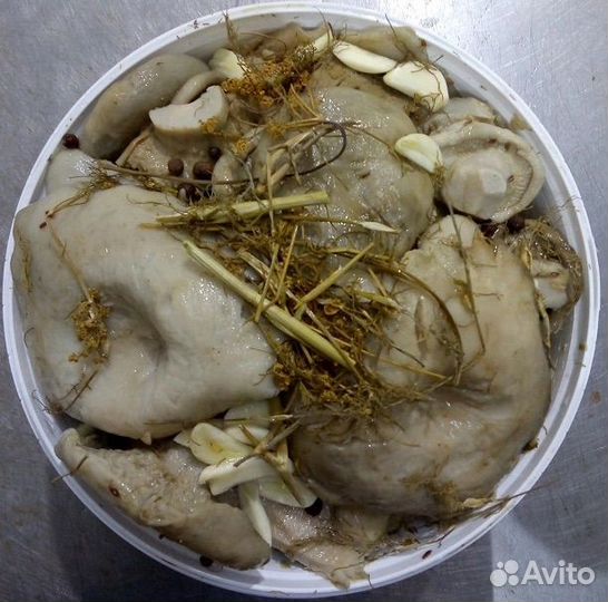 Грибы маринованные