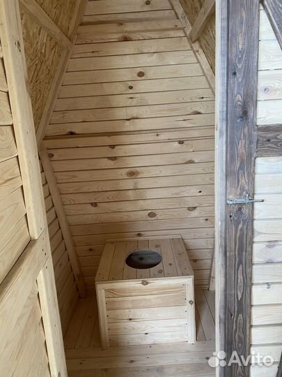Уличный туалет деревянный