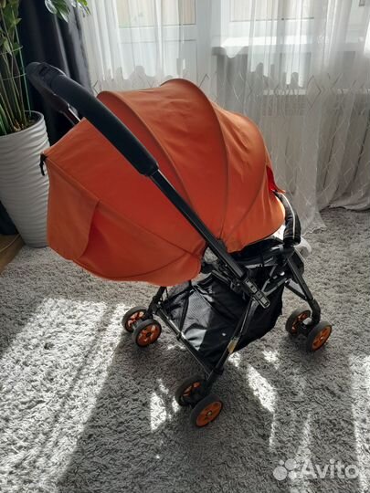 Прогулочная коляска combi