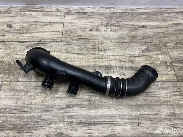 Патрубок интеркулера N54 BMW E90 E91 E92 E93